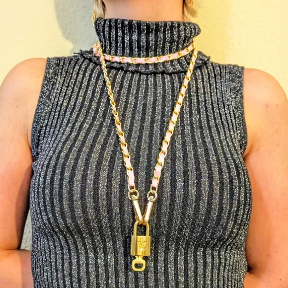 Price is firm.Louis Vuitton ✨ padlock and matching key - Picture 2 of 4